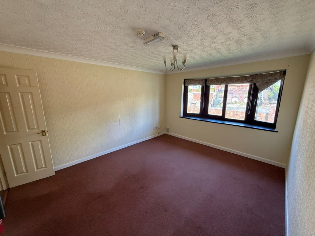 Lot: 48 - FORMER FUNERAL DIRECTORS WITH FLAT ABOVE AND LAND TO THE REAR - Downstairs office